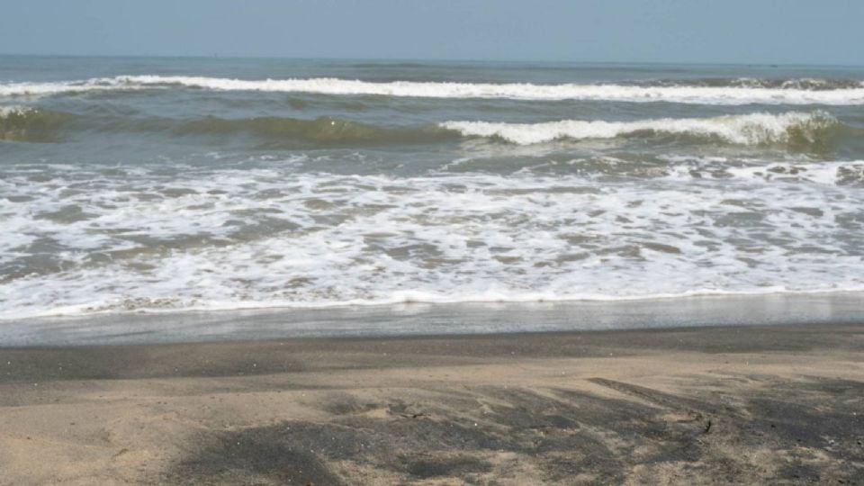 Restaurante colapsa en la costa de una playa en Matamoros, Tamaulipas