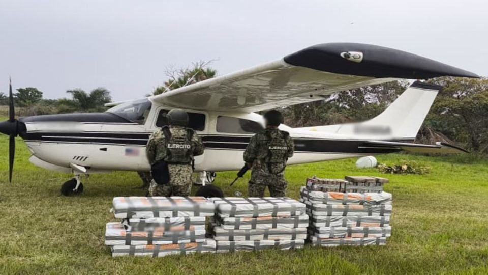 Aseguran en Tabasco más de 600 kilos de c*caína transportada por avioneta registrada en Estados Unidos