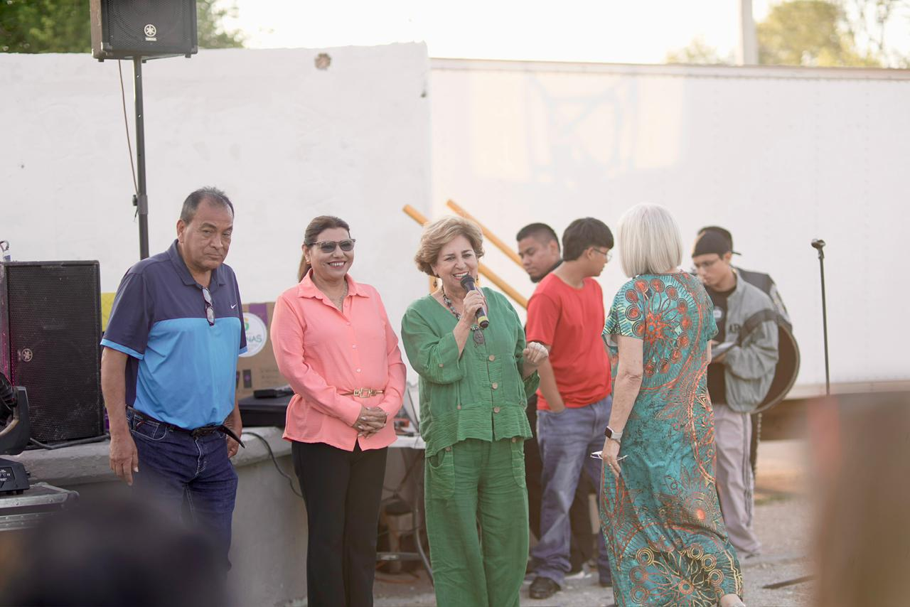 FESTEJA GOBIERNO DE SABINAS A LAS MADRES EN LA VILLA DE CLOETE