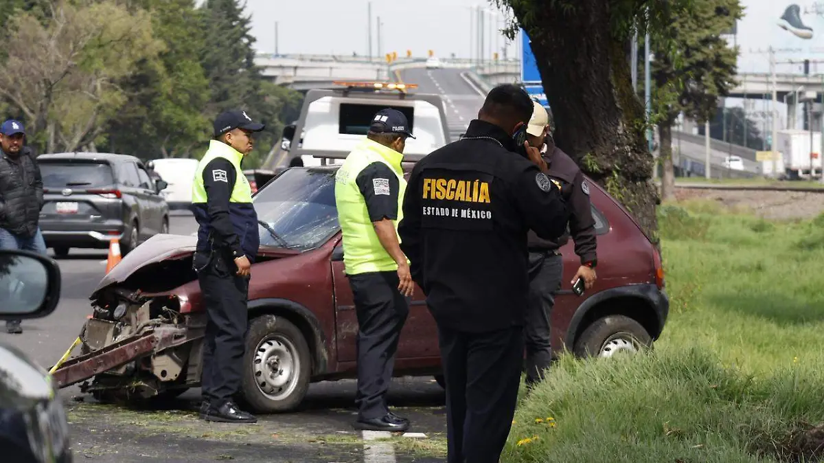 Hallan cuerp0 de mujer dentro de cajuela tras choque en Paseo Tollocan