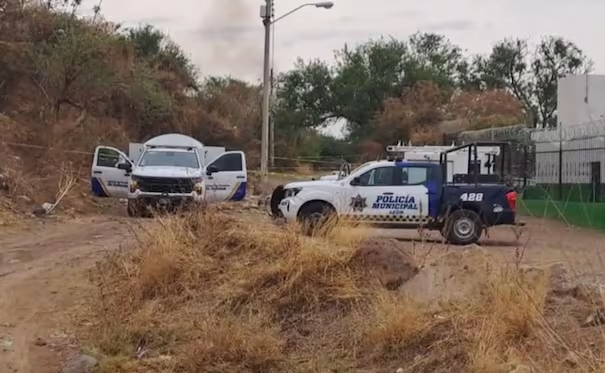 Hallan cu3rpos de dos personas a un costado de primaria en León, Guanajuato; víctimas presentan huellas de vi0lencia