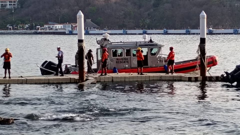 Decomisan 13 paquetes y un bulto de c*caína que flotaban en el océano Pacífico