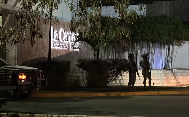 Enfrentamiento deja tres civiles armados y dos policías lesionados en Culiacán; realizan operativo de búsqueda en otro fraccionamiento