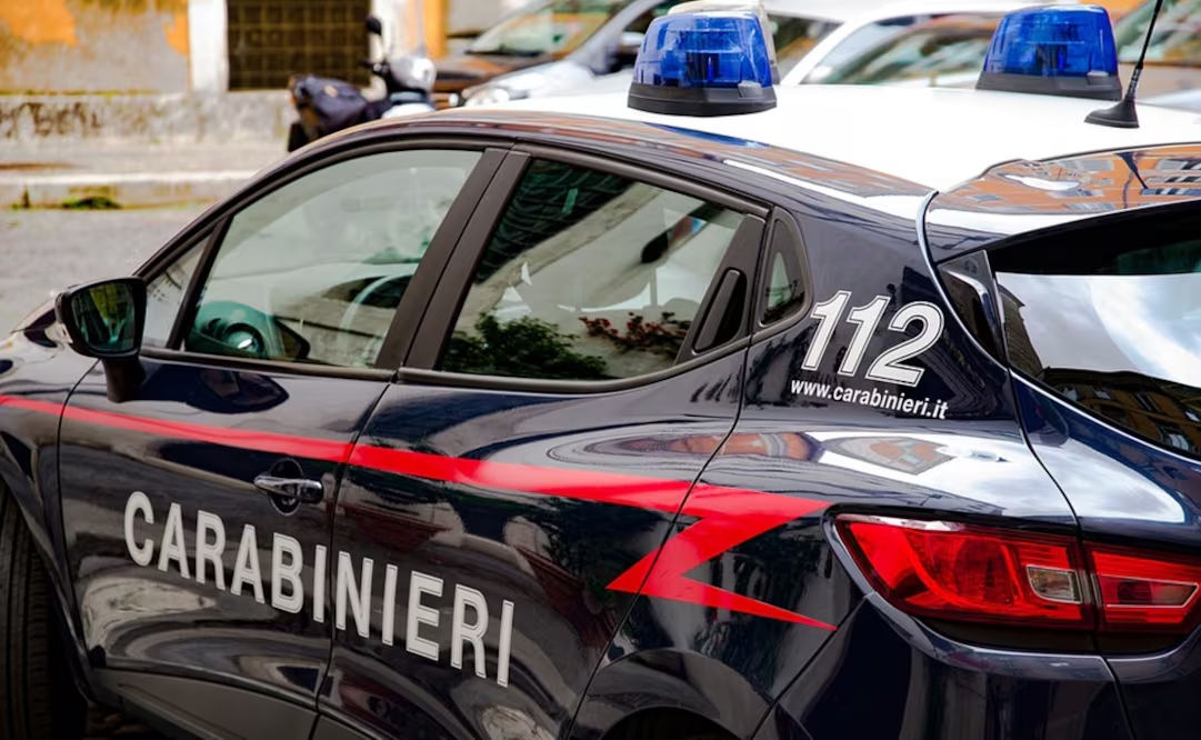 Conductor arrolla a una docena de peatones en Italia; 7 personas se encuentran en estado grave