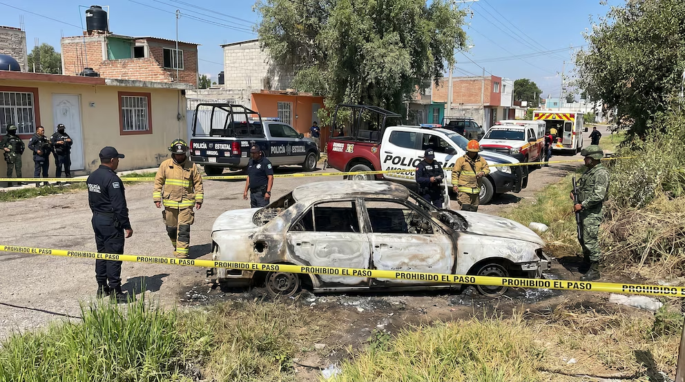 Localizan cuerp0 calcin4do en un vehículo incendiado en Amozoc, Puebla