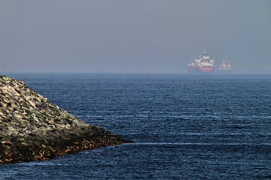 Barco de Corea del Sur sufre una «explosión» e «incendio» en estrecho de Ormuz; no se reportan víctimas