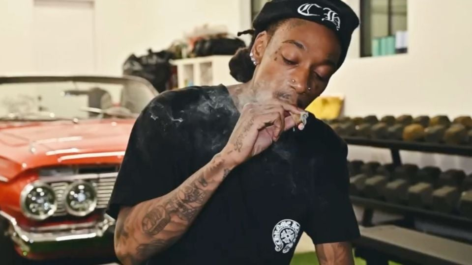 Ordenan detener al rapero estadounidense Wiz Khalifa por fumar m*rihuana en Rumanía