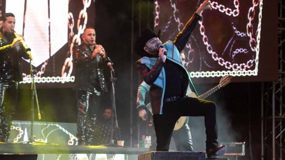 Prohíben a Gerardo Ortiz presentarse en Querétaro tras cantar «narcocorridos» durante una feria