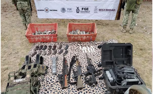 Tras enfrentamiento, localizan campamento clandestino en Escuinapa, Sinaloa; aseguran artefactos expl0sivos y 4rmas