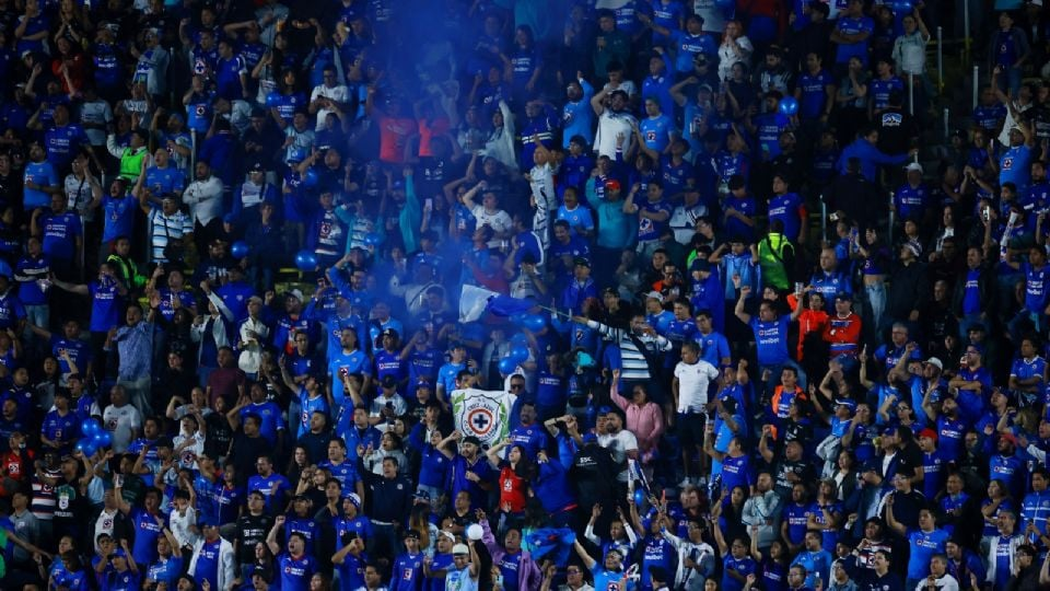 Asientos para la prensa fueron vendidos a aficionados en la Ida de la Final entre Cruz Azul y Pumas; exhiben sobrecupo