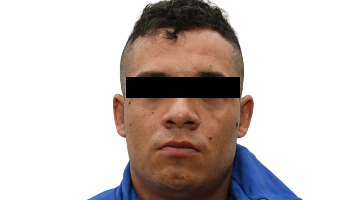Detienen a David ‘N’, presunto líder de ‘La Chokiza’; fue sorprendido en el AICM previo a tomar un vuelo
