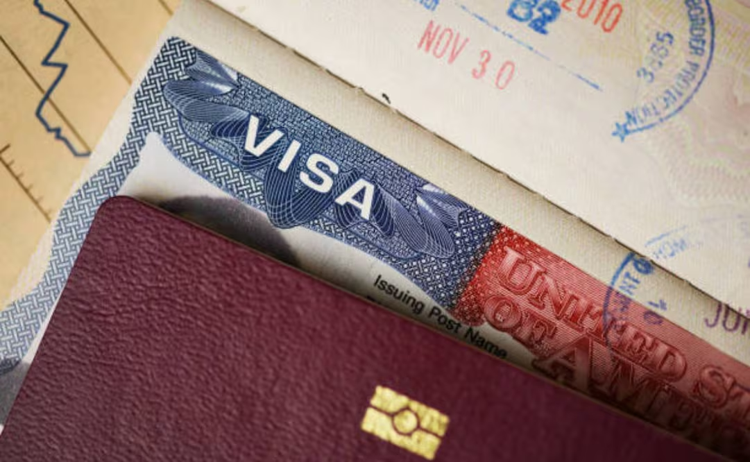 EU exigirá a migrantes temporales salir del país para solicitar residencia permanente; va contra visas de trabajo, estudio y turismo