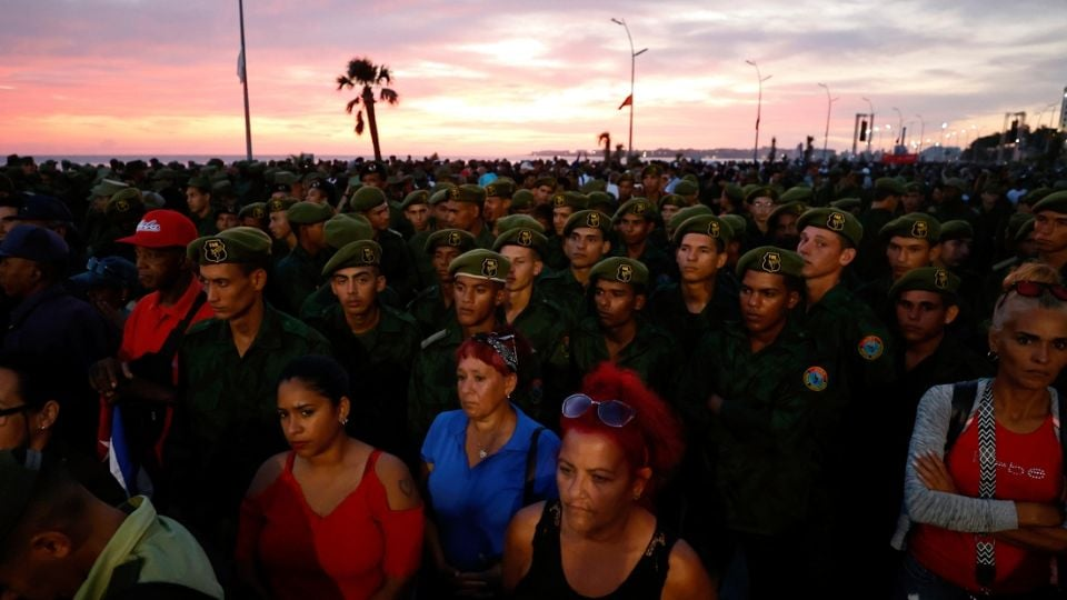 Cubanos salen a las calles de La Habana a manifestarse en contra de la imputación de EU a Raúl Castro