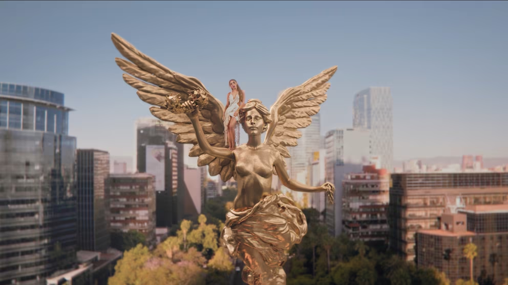Shakira ‘sube’ al Ángel de la Independencia en video oficial del Mundial 2026