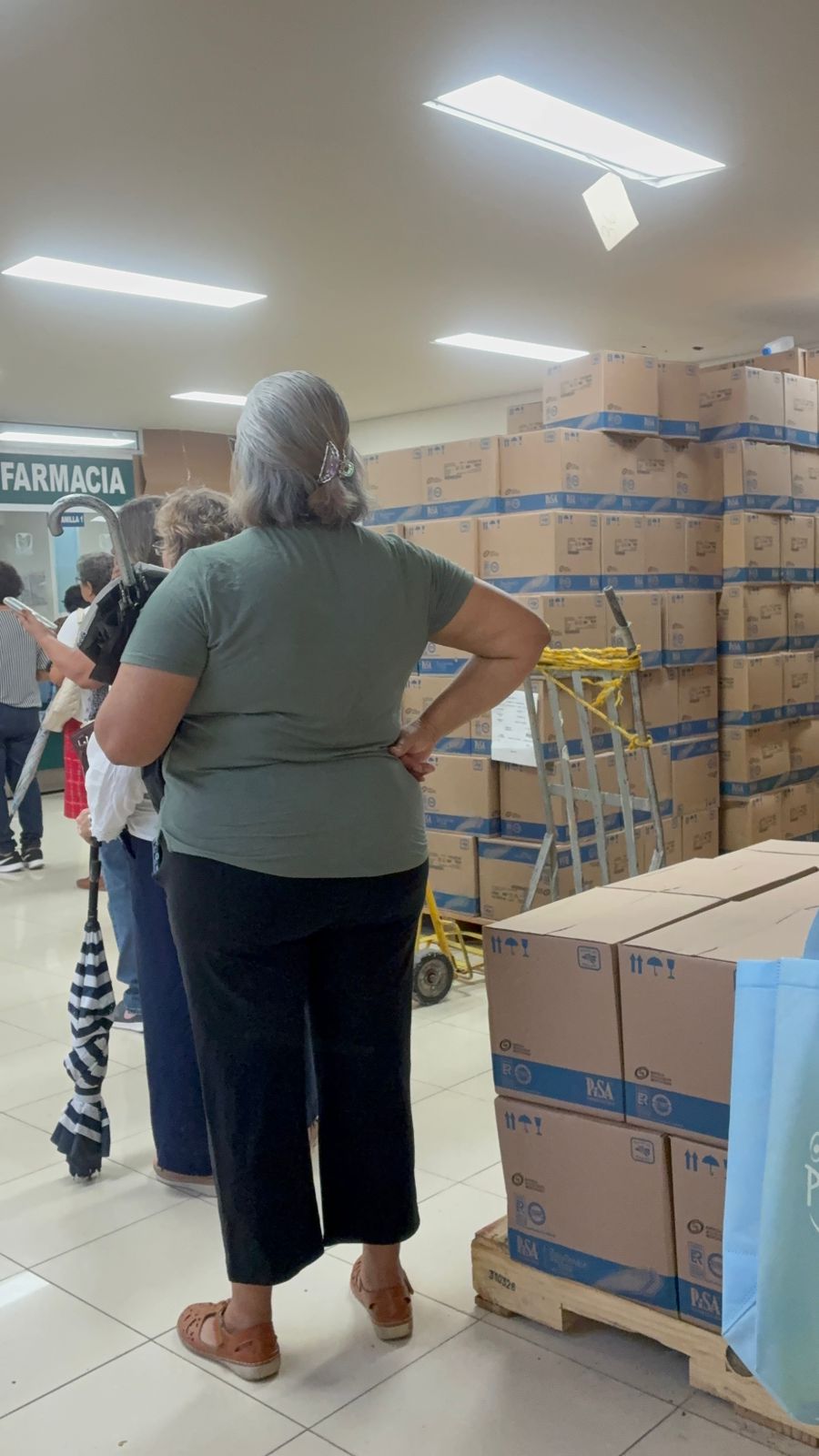 Denuncian largas filas y falta de medicina en IMSS