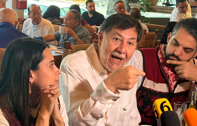 CORREN A FERNÁNDEZ NOROÑA EN TORREÓN