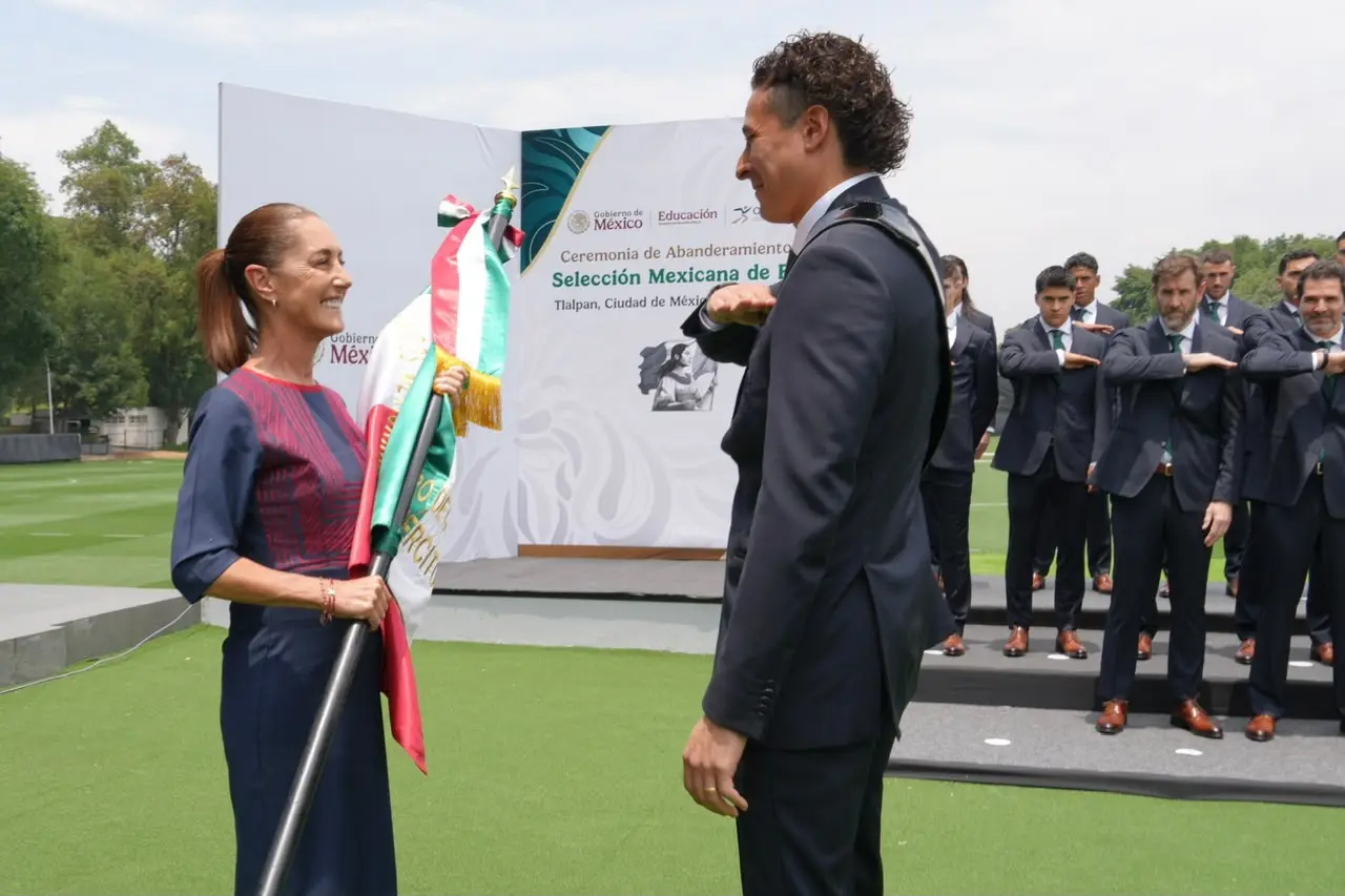Abandera Sheinbaum a la Selección Mexicana