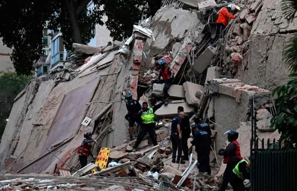 Van 235 muertos por sismos en Venezuela