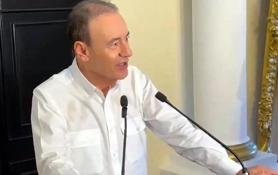 “He actuado con rectitud, casi sudo agua bendita”
