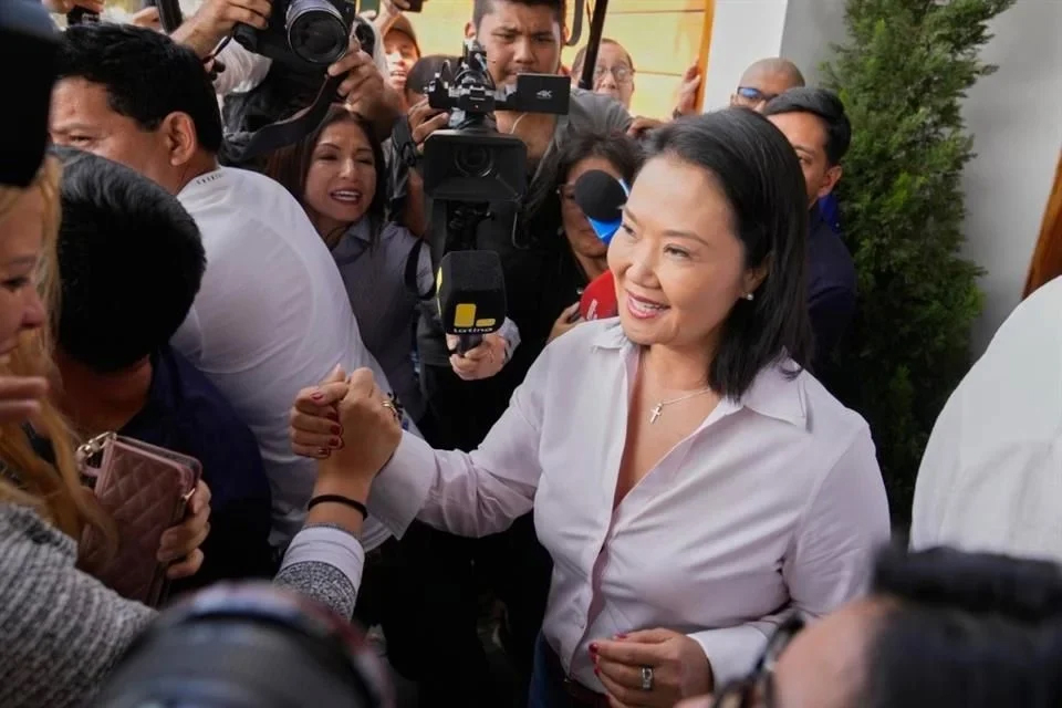 Recupera ventaja derechista Fujimori en comicios de Perú
