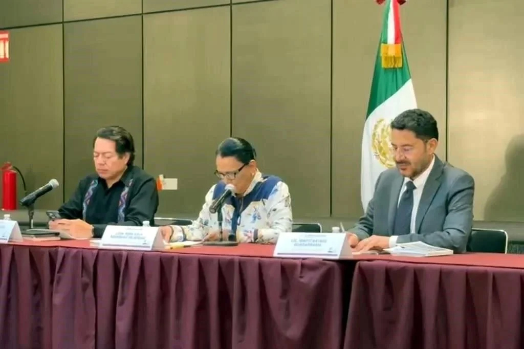 Propone Gobierno a CNTE crear aseguradora pública