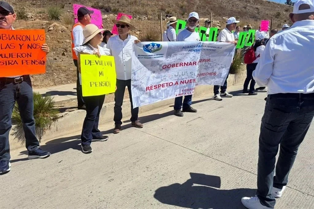 Protestan pensionados ante Sheinbaum en Tijuana