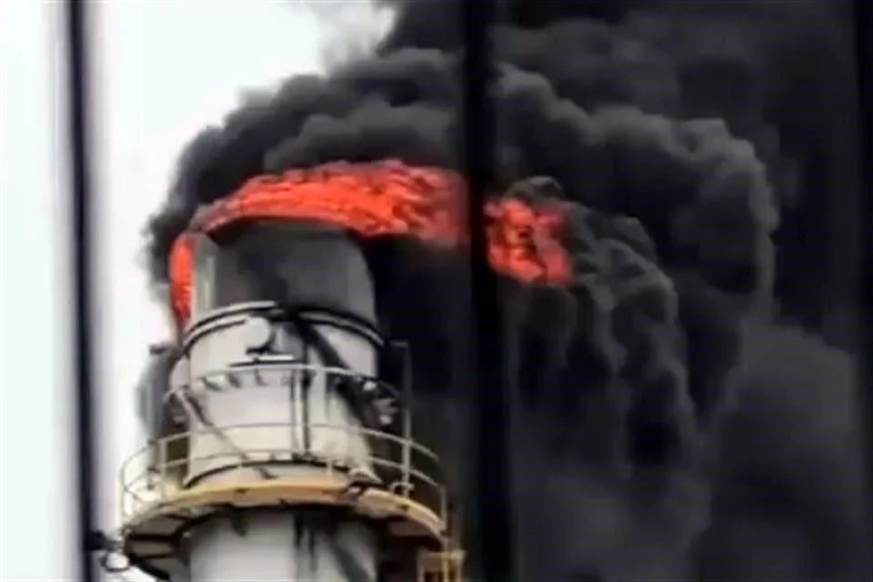 Reportan incendio en refinería Dos Bocas