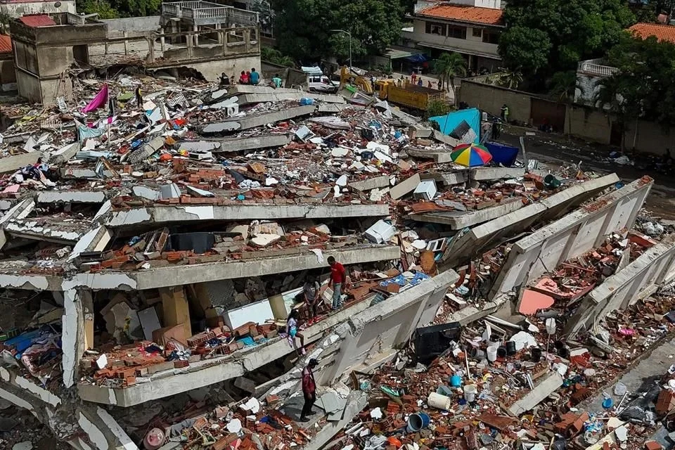 Suben a mil 943 las muertes por sismos en Venezuela