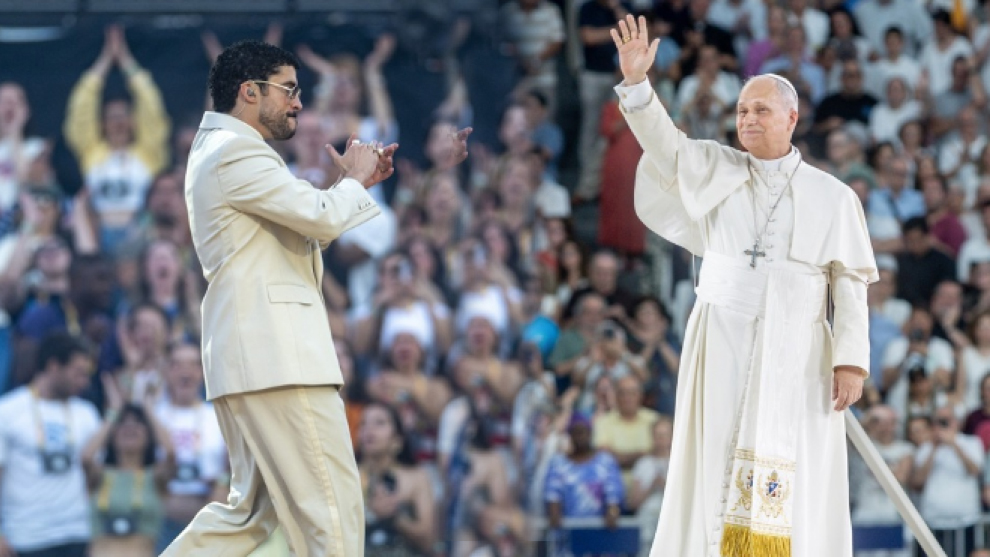 El Papa y el dilema de la juventud: ¿Ver a León XIV o a Bad Bunny ?
