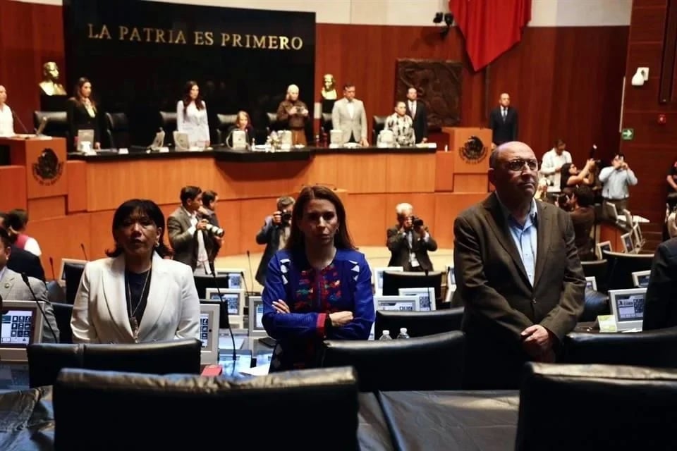 Rompen decoro en el congreso