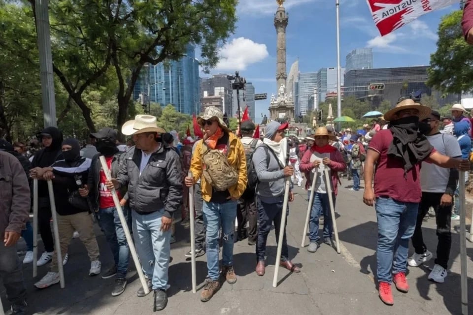 Marcha CNTE; llama a crear frente común