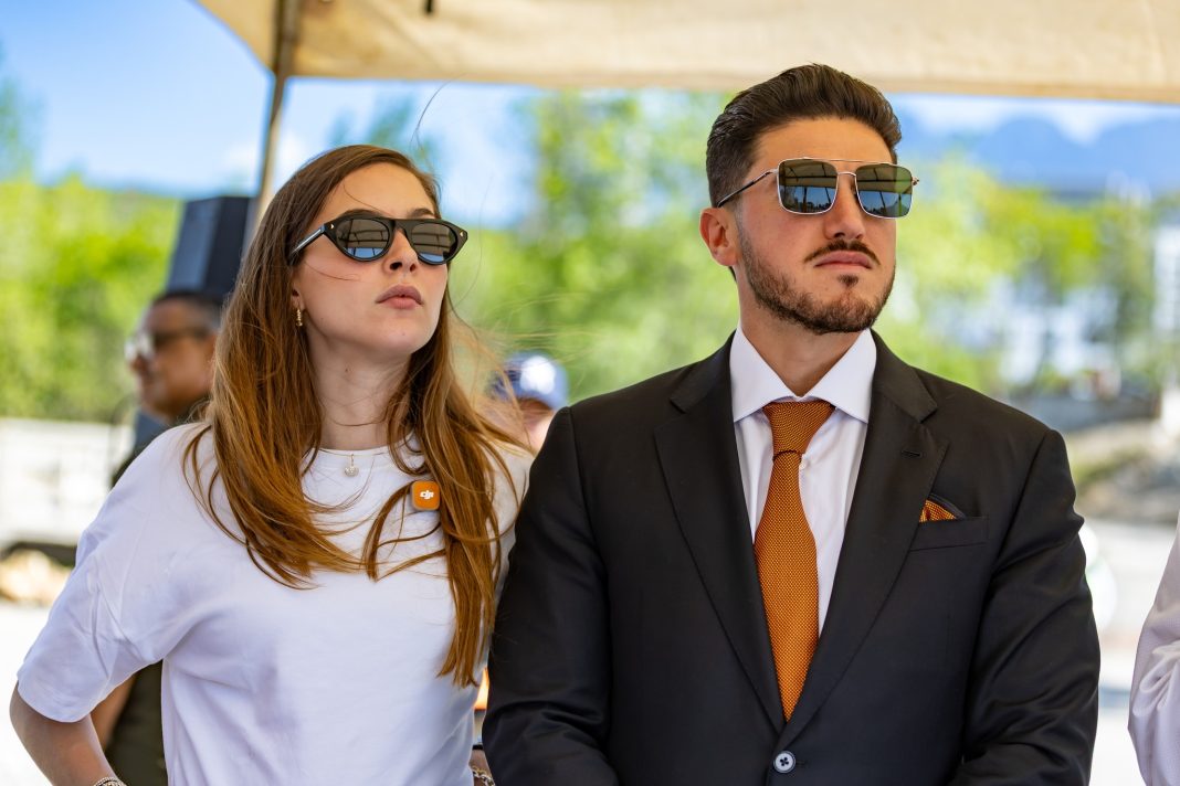 Destapa Samuel a su esposa: ‘Marianis viene con torta’