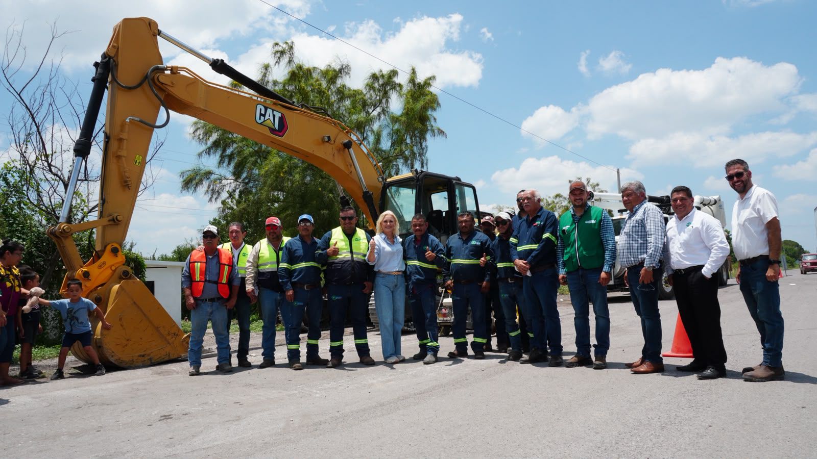 ARRANCA GOBIERNO MUNICIPAL IMPORTANTE OBRA DE DRENAJE SANITARIO EN EJIDO LA CUCHILLA