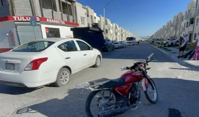IGNORA ALTO Y CAUSA CHOQUE; HAY DOS MENORES LESIONADOS