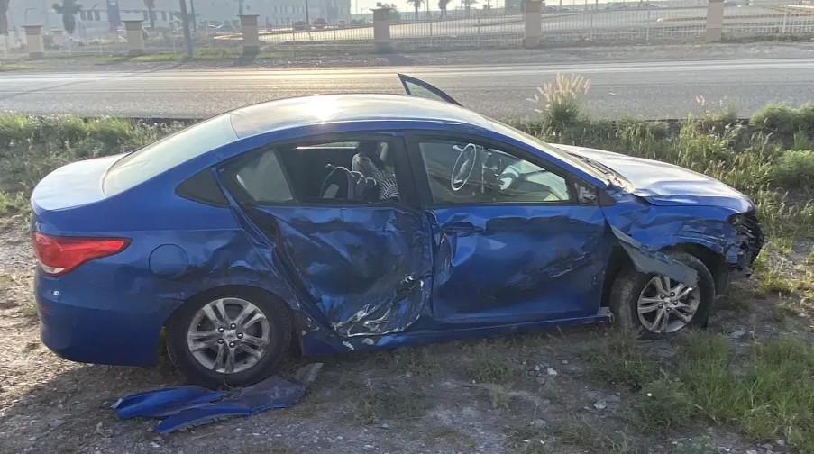 Deja choque con tráiler madre e hijo lesionados