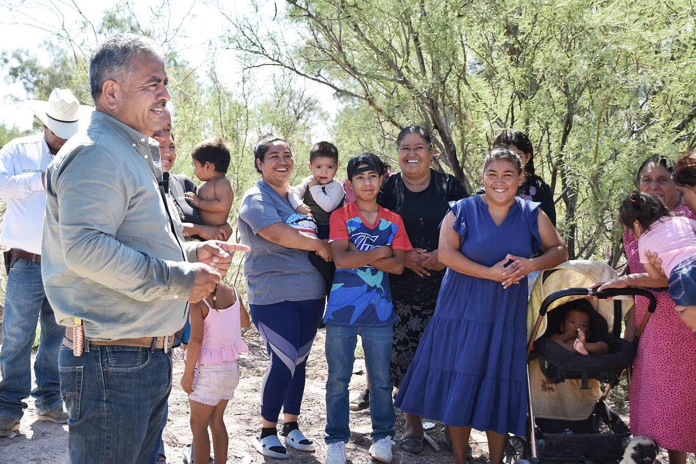 RESUELVE LEIJA VEGA ABASTO DE AGUA EN GABINO VÁZQUEZ