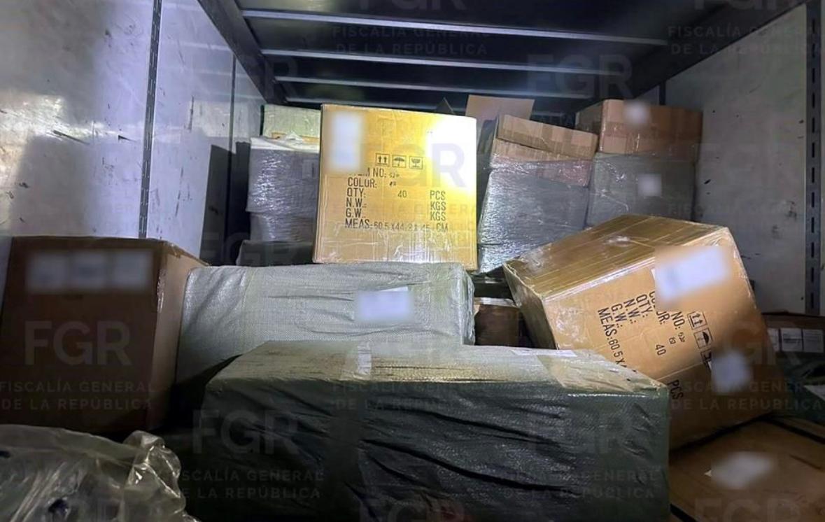 Cae trailero con 500 cajas de contrabando