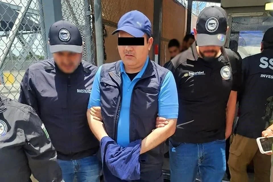 Deporta EU a aduanero por delincuencia organizada