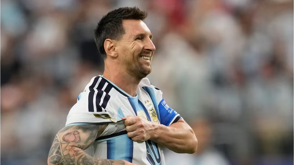 Leo Messi falla penalti de manera inexplicable y el gol histórico tiene que esperar