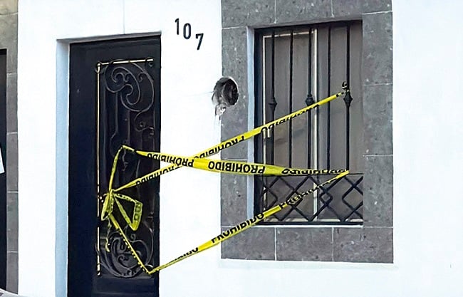 Encuentra muerto a su novio en casa
