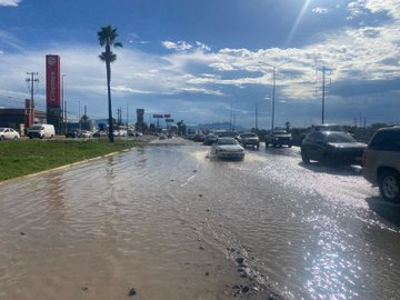 Llueve granizo en Saltillo y la región