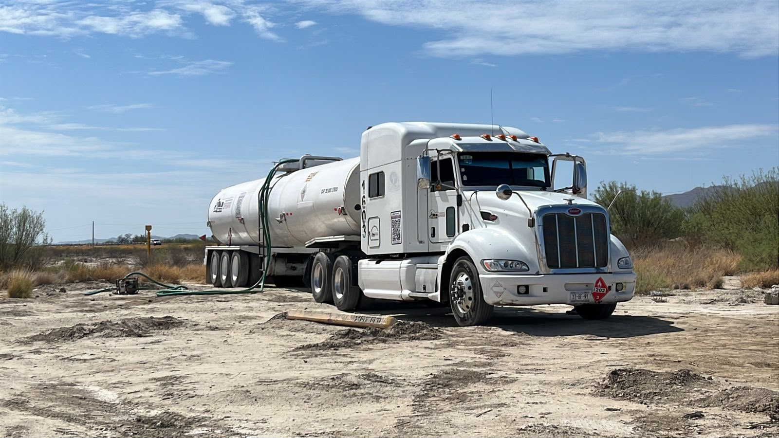 Decomisan 90 mil litros de combustible ilegal en Parras