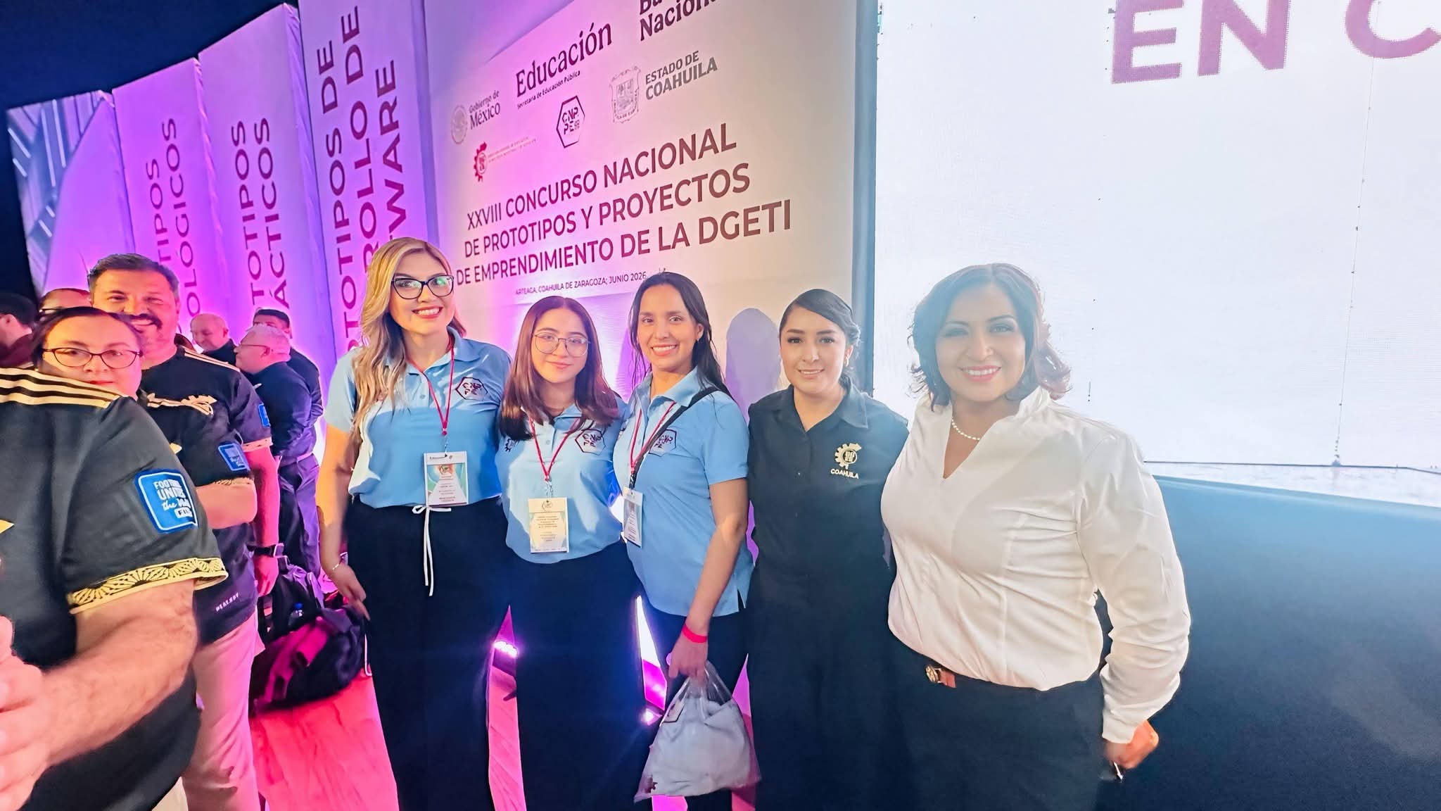 Galardonan a jóvenes inventores del CBTis 20