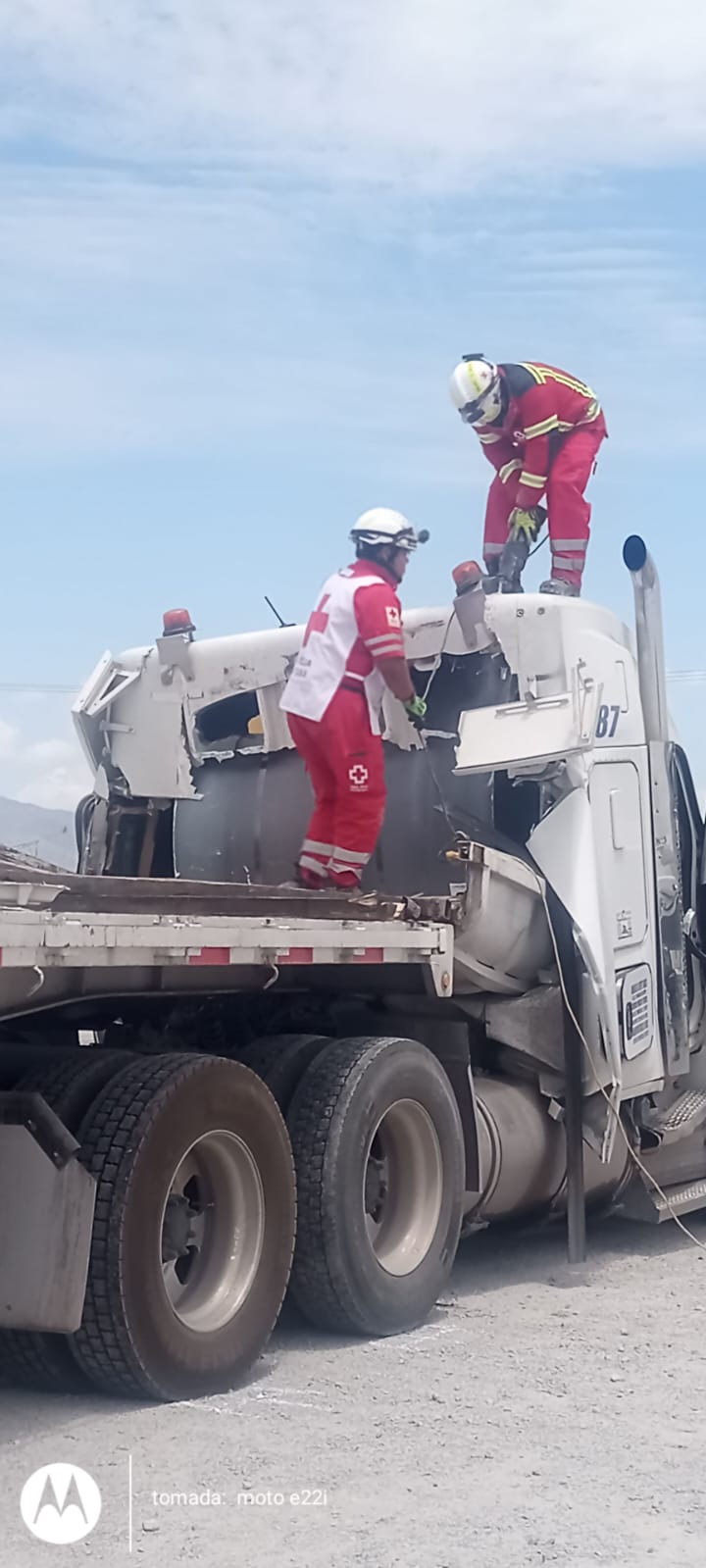 Pierde trailero la vida por accidente en carretera 57