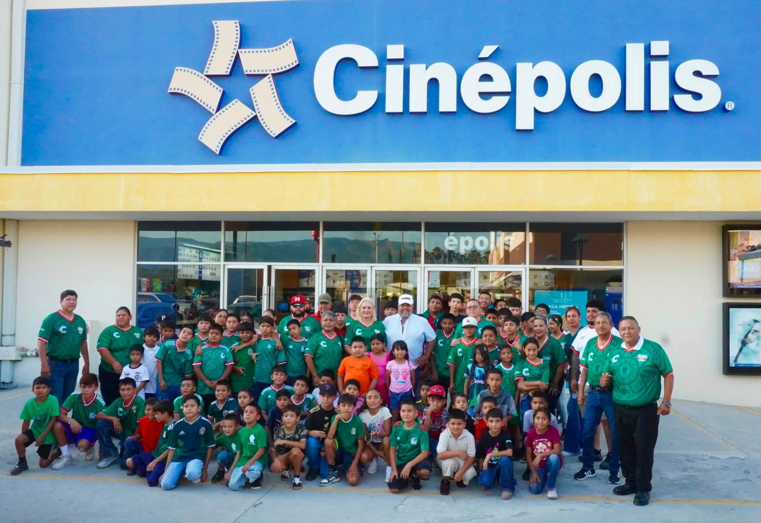 Vibran deportistas de Múzquiz con triunfo de México en el cine
