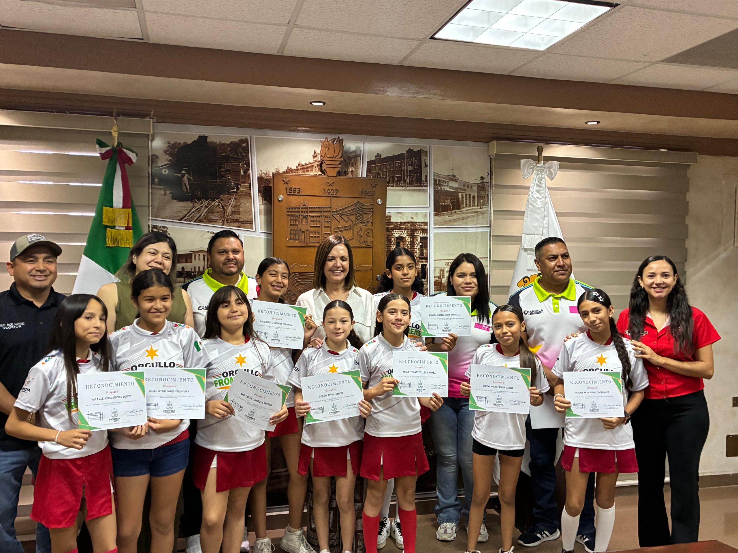 Reconocen a ganadoras de Juegos Escolares Nacionales