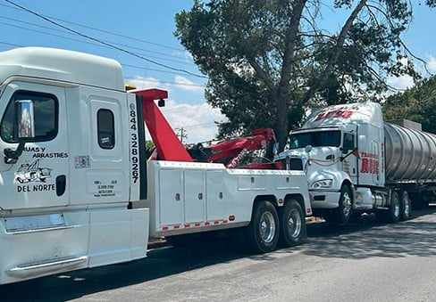 Aseguran pipa con combustible ilegal