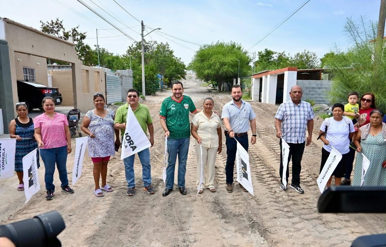 Avanza Carlos a paso firme la pavimentación de calles
