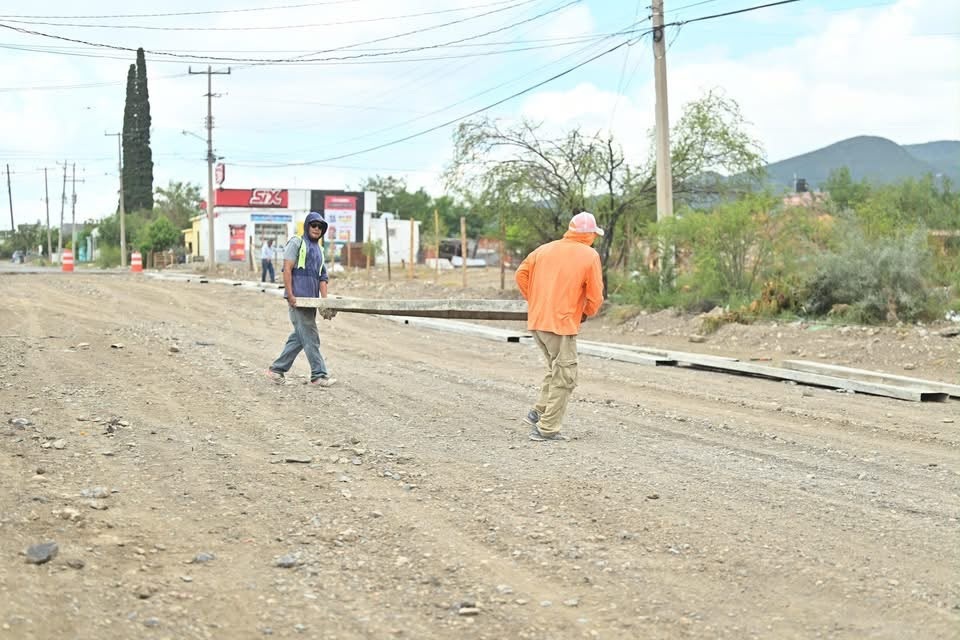 Supervisa Carlos avance de obras de pavimentación