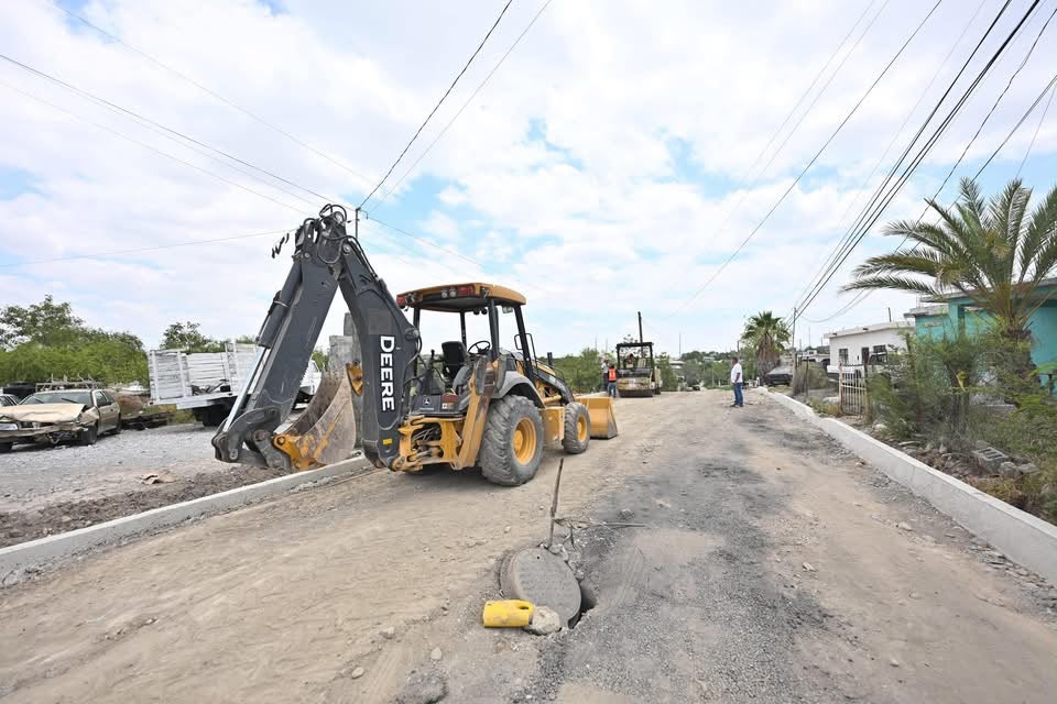 Supervisa Carlos obras en La Amistad y en la Barrera